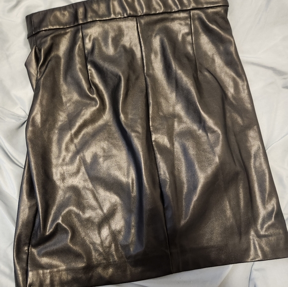 DYNANITE PLEATHER SKIRT SMALL - Picture 2 of 4